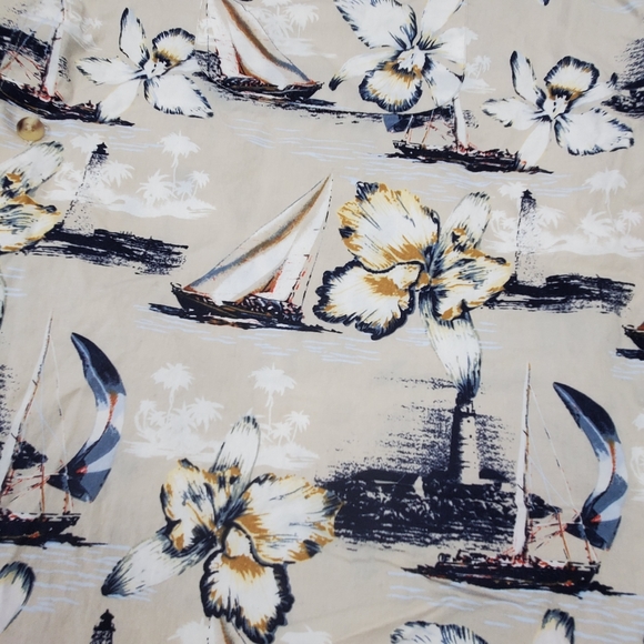 Crossings Hawaiian Button Down Size Medium - Picture 2 of 4